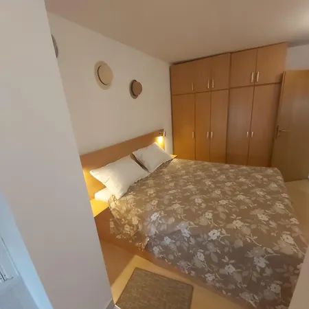 Apartman Luce With Shared Pool Zára