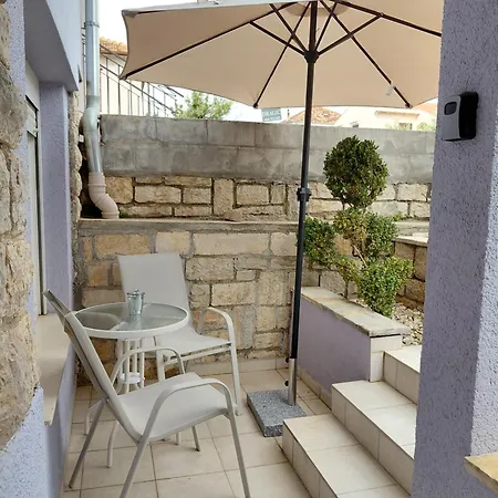 Luce With Shared Pool Sami-basement Apartmán Zadar