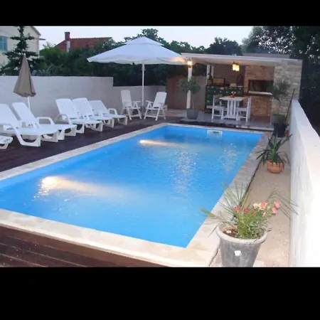Lägenhet Luce With Shared Pool Sami-basement *