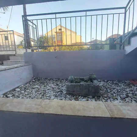 Luce With Shared Pool Apartament Zadar