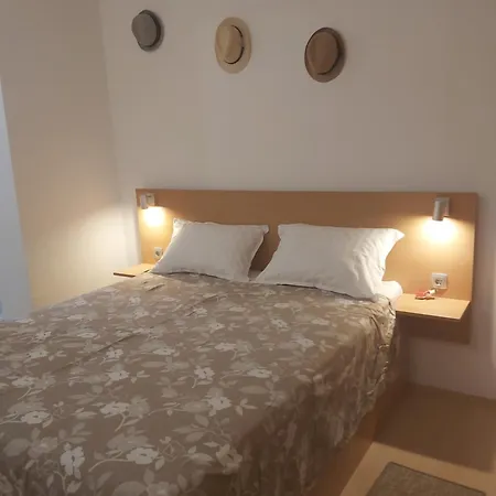 Studio Luce With Shared Pool Sami-Basement *